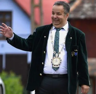 Cioabă, regele romilor, mai titrat ca Moșteanu! Informații incredibile din CV-ul său