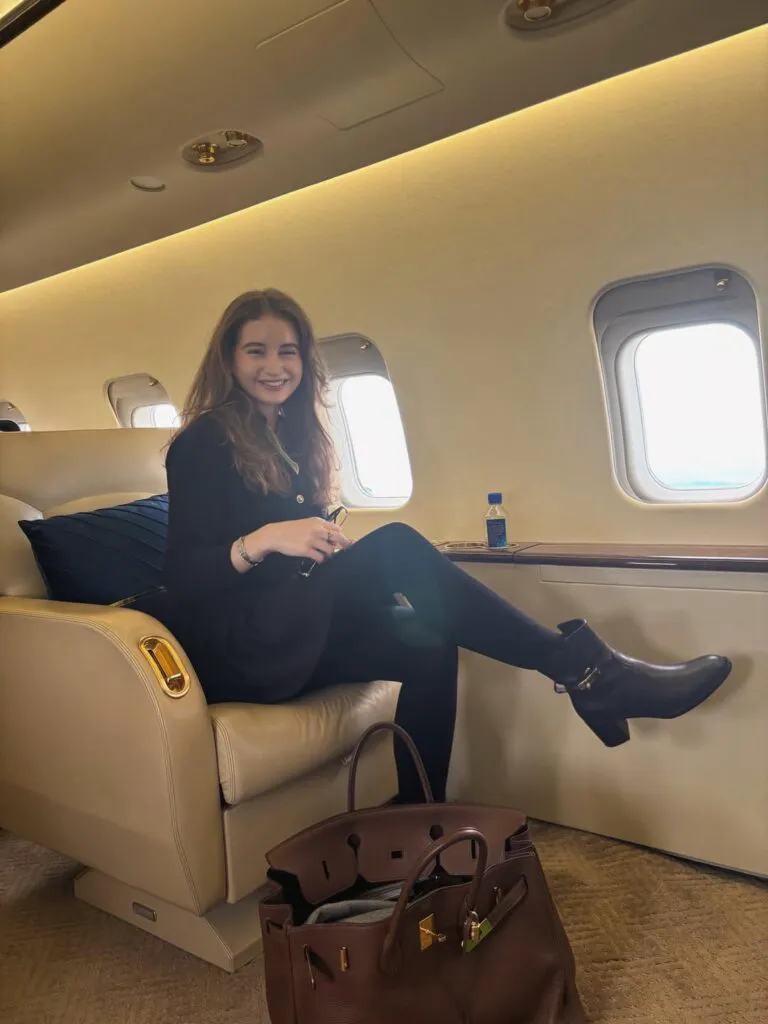 Mr. Pink i-a pus lumea la picioare Irinei Columbeanu. Tatăl vitreg are grijă să o scalde în lux – Imagini uluitoare