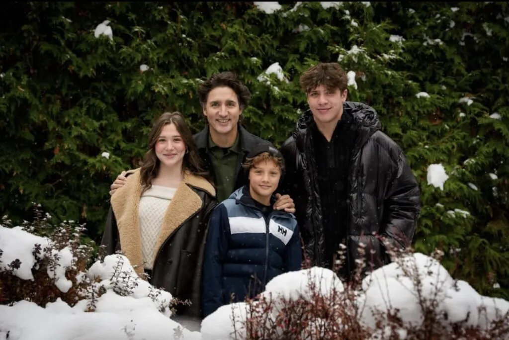 De sărbători, amorezii au stat despărțiți. Katy Perry și Justin Trudeau s-au întors la foștii parteneri și la copiii lor