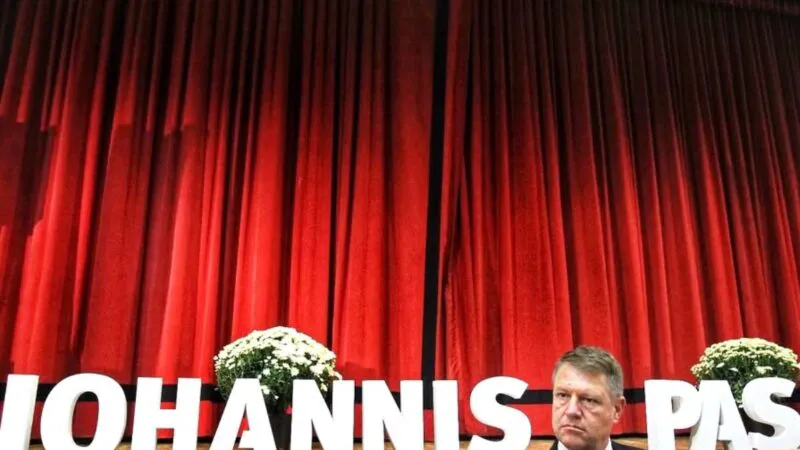 Cartea lui Klaus Iohannis, mai ieftină decât hârtia igienică