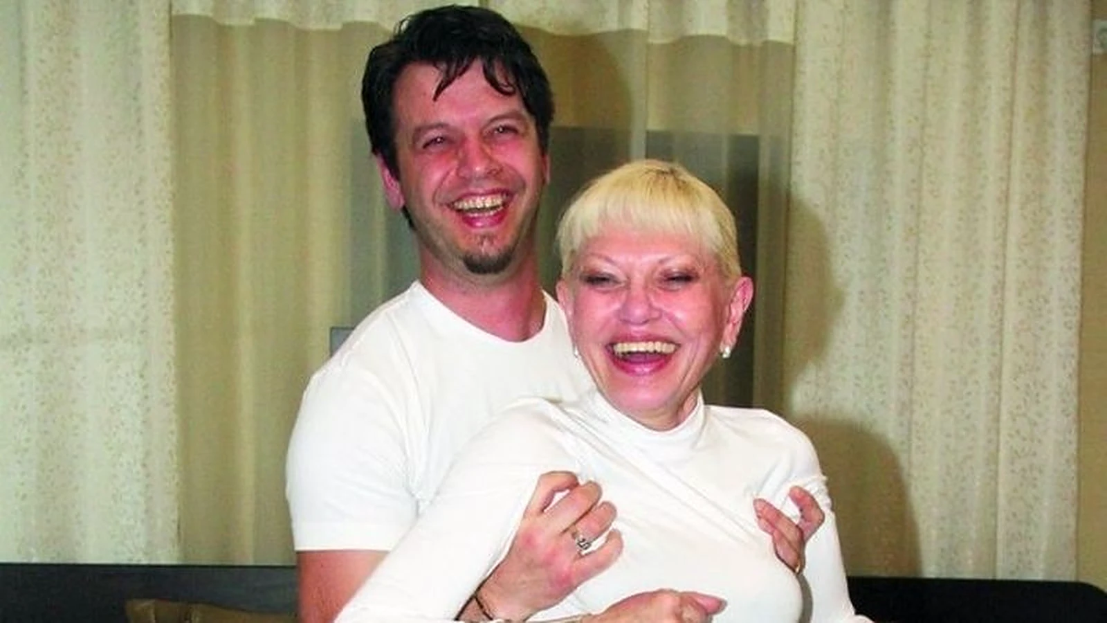 Femei celebre care și-au împărțit viața și averea cu iubiți mult mai tineri