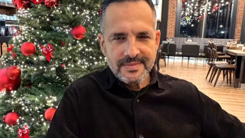 Mădălin Ionescu a povestit momentul când a dat tonomatul de sucuri peste cap. Într-o noapte, a băut 9 fresh-uri de portocale