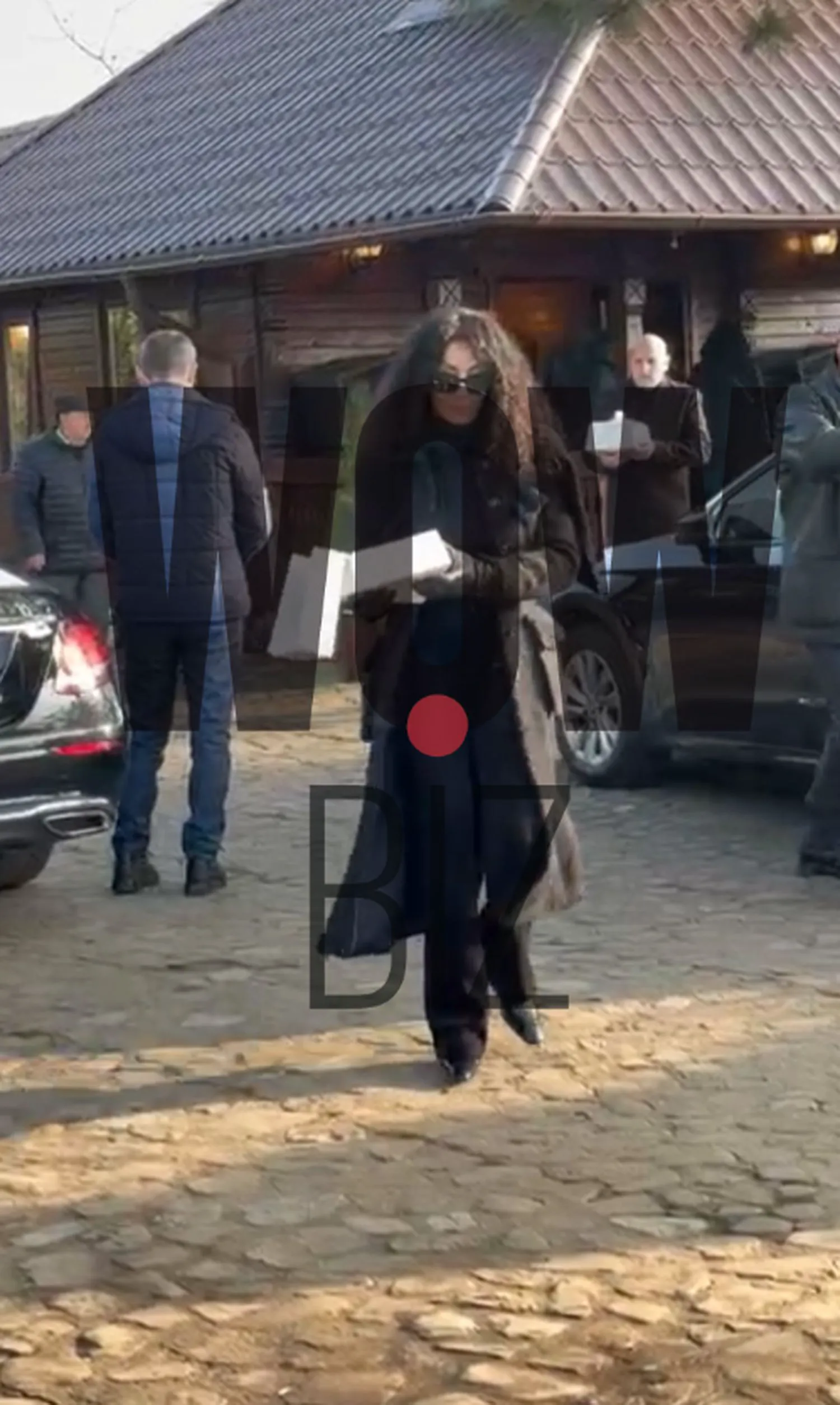 Mihaela Rădulescu, o femeie puternică, crescută de „o femeie puternică”. Cu ultimele puteri și-a condus mama pe ultimul drum