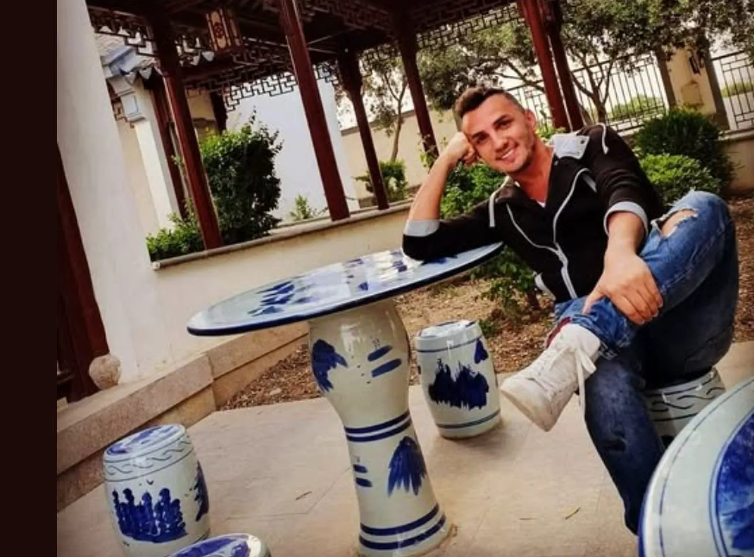 Mihai Trăistariu își spune singur „la mulți ani”. Cântărețul visează la lucruri ciudate