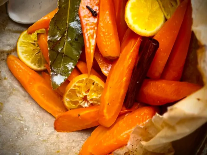 Garnitura perfectă. Morcovi copți în pungă, o explozie de arome și sănătate