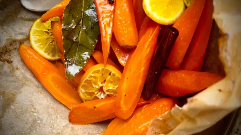 Garnitura perfectă. Morcovi copți în pungă, o explozie de arome și sănătate