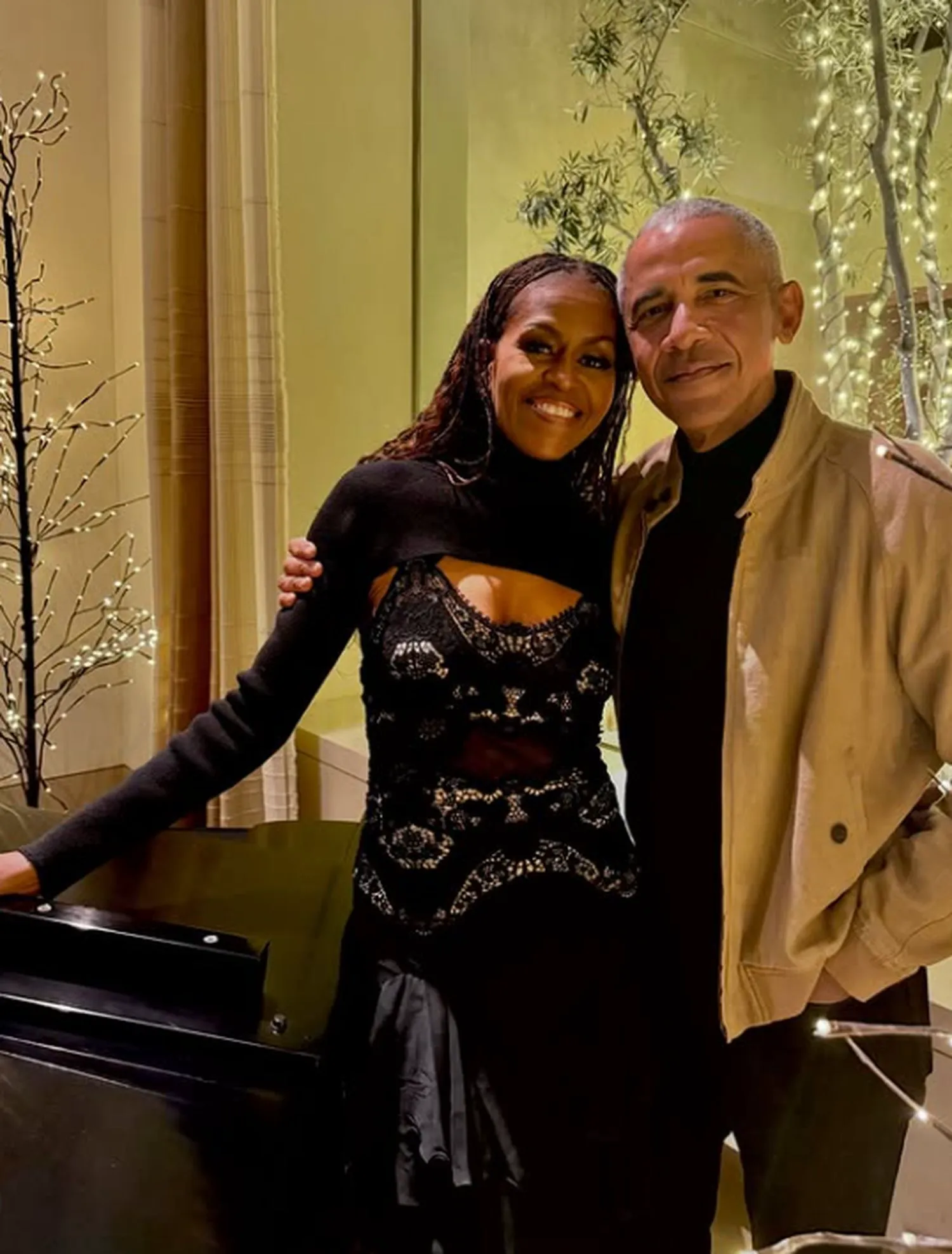 Crăciun sub lumina reflectoarelor. Cum au petrecut vedetele lumii sărbătoarea Nașterii Domnului. Ghiciți cine s-a transformat în Grinch