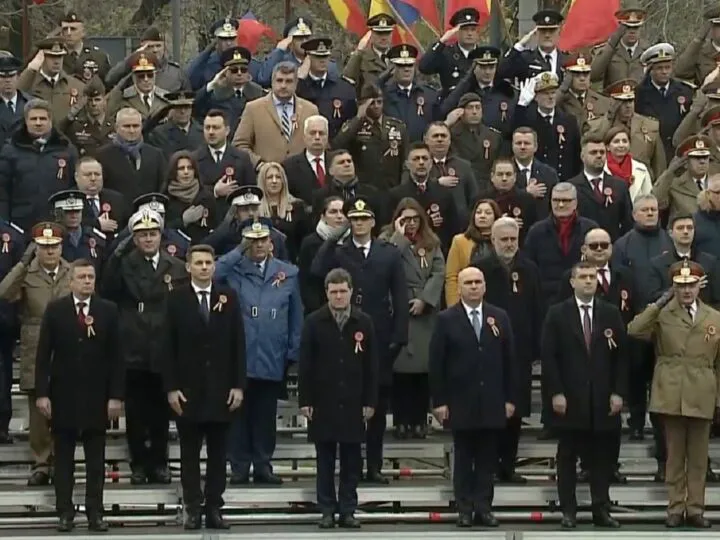 Mersul rușinii la parada de 1 Decembrie. Vlad Voiculescu a privit în ochi militarii pe care i-a umilit