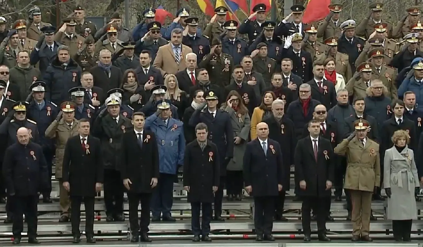 Mersul rușinii la parada de 1 Decembrie. Vlad Voiculescu a privit în ochi militarii pe care i-a umilit