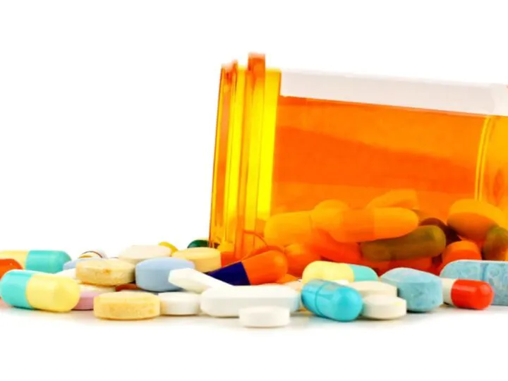 Domnule, vă explic pentru a treia oară, pentru antidepresive aveţi nevoie de reţetă. Râzi cu lacrimi ce urmează