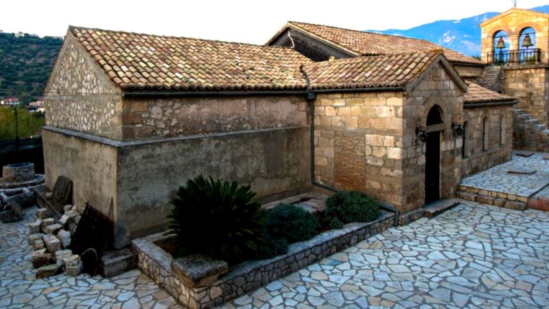 Talpa dreaptă a Sfântului Apostol Andrei se păstrează într-o mănăstire din Grecia, ctitorită de nepoata domnitorului Petru Șchiopul