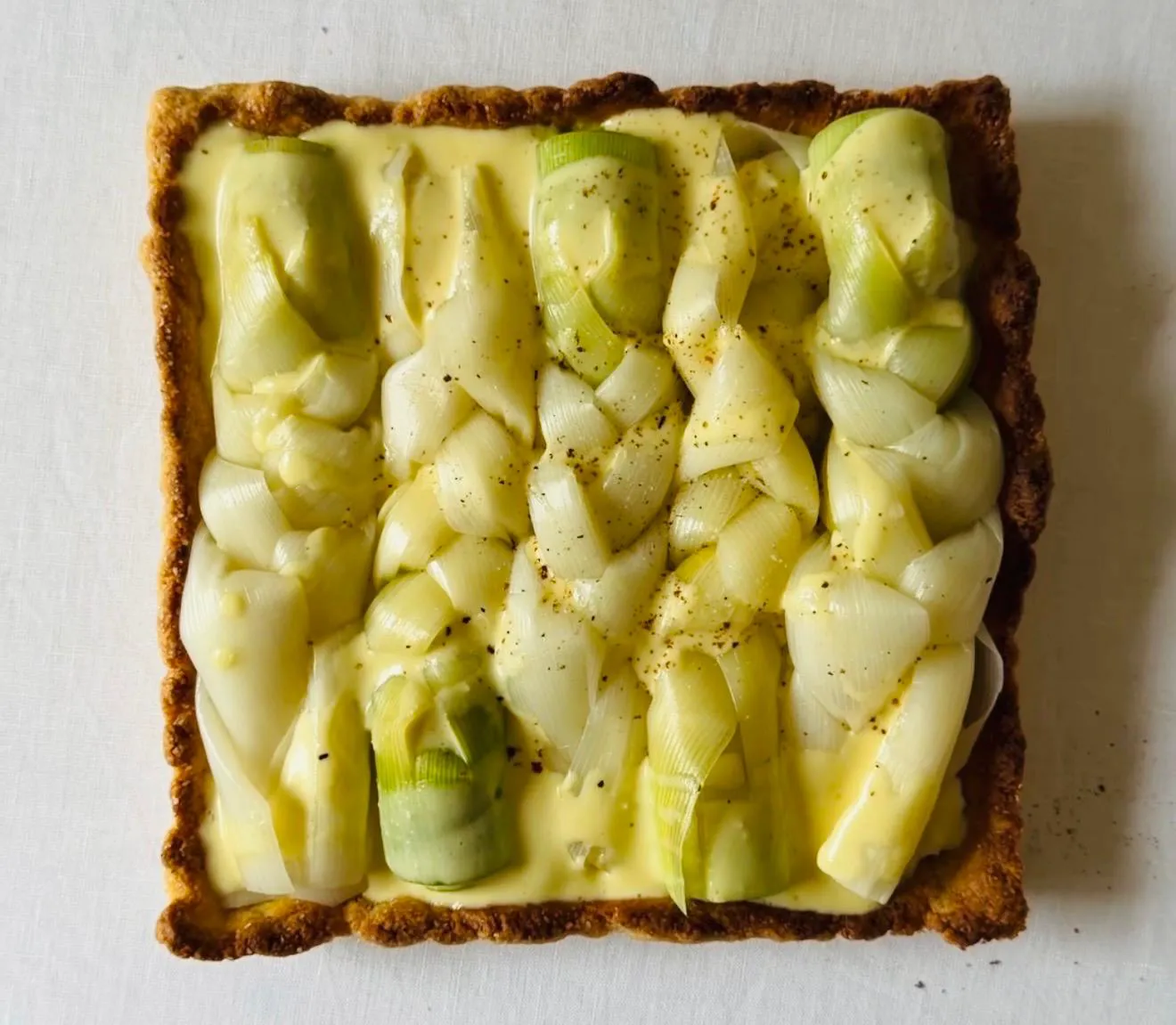 Tarta cu praz împletit, rețeta cu care veți impresiona pe oricine