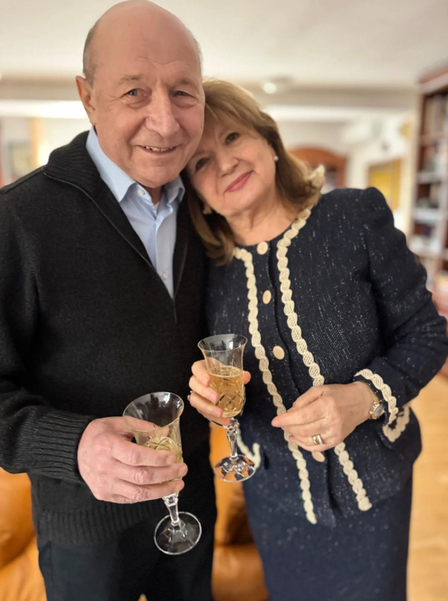 Moș Nicolae i-a adus lui Traian Băsescu cel mai special dar. S-a întâmplat acum 50 de ani