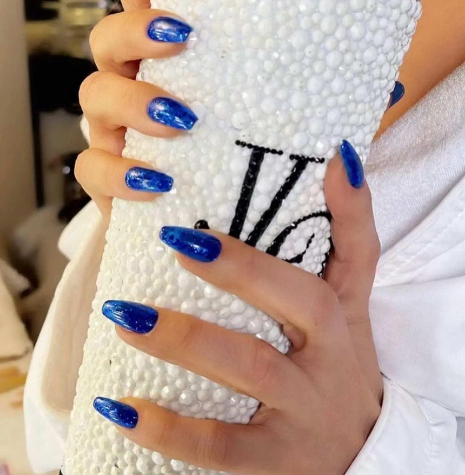 Manichiură fabuloasă pentru Crăciun și Revelion. Unghiile preferate ale lui Jennifer Lopez vă scot din anonimat