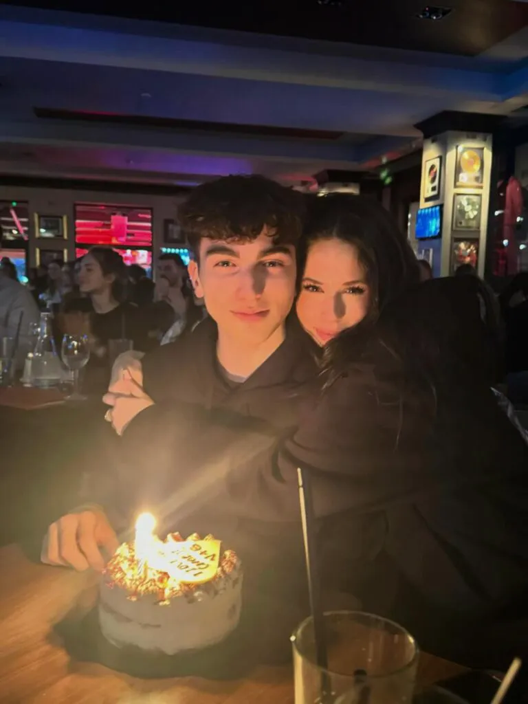 Violeta Bănică, dublă aniversare în America, alături de iubit. Mama i-a făcut o surpriză neașteptată