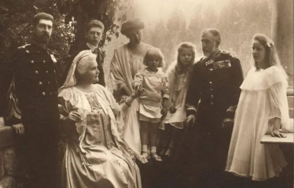 Ce mânca familia regală a României în plin război. Meniul de prânz din 4 ianuarie 1942, scos din arhive