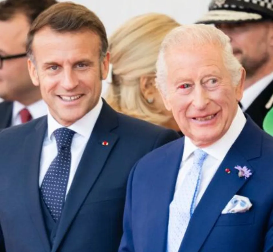 Macron, la conferință cu ochiul „spart”. Regele Charles a pățit-o și el - Foto
