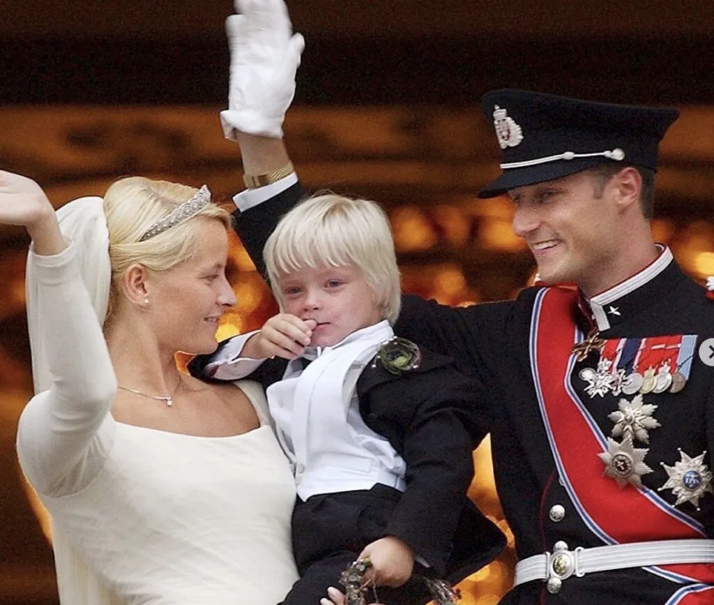 Procesul anului: fiul viitoarei regine, în fața instanței pentru viol și alte zeci de acuzații grave