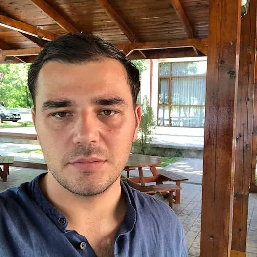 O nouă tragedie în lumea medicală. A murit „cel mai iubit doctor stomatolog din oraș” 