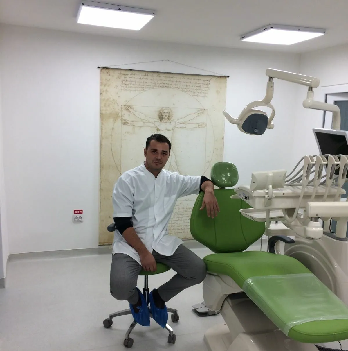 O nouă tragedie în lumea medicală. A murit „cel mai iubit doctor stomatolog din oraș” 