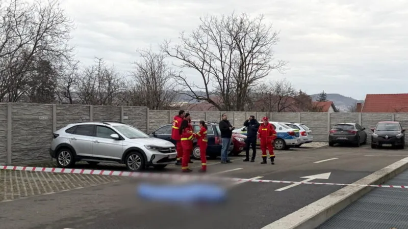 Val de nenorociri asupra României: un copil de 13 ani, găsit mort în fața blocului după ce și-a vizitat un prieten