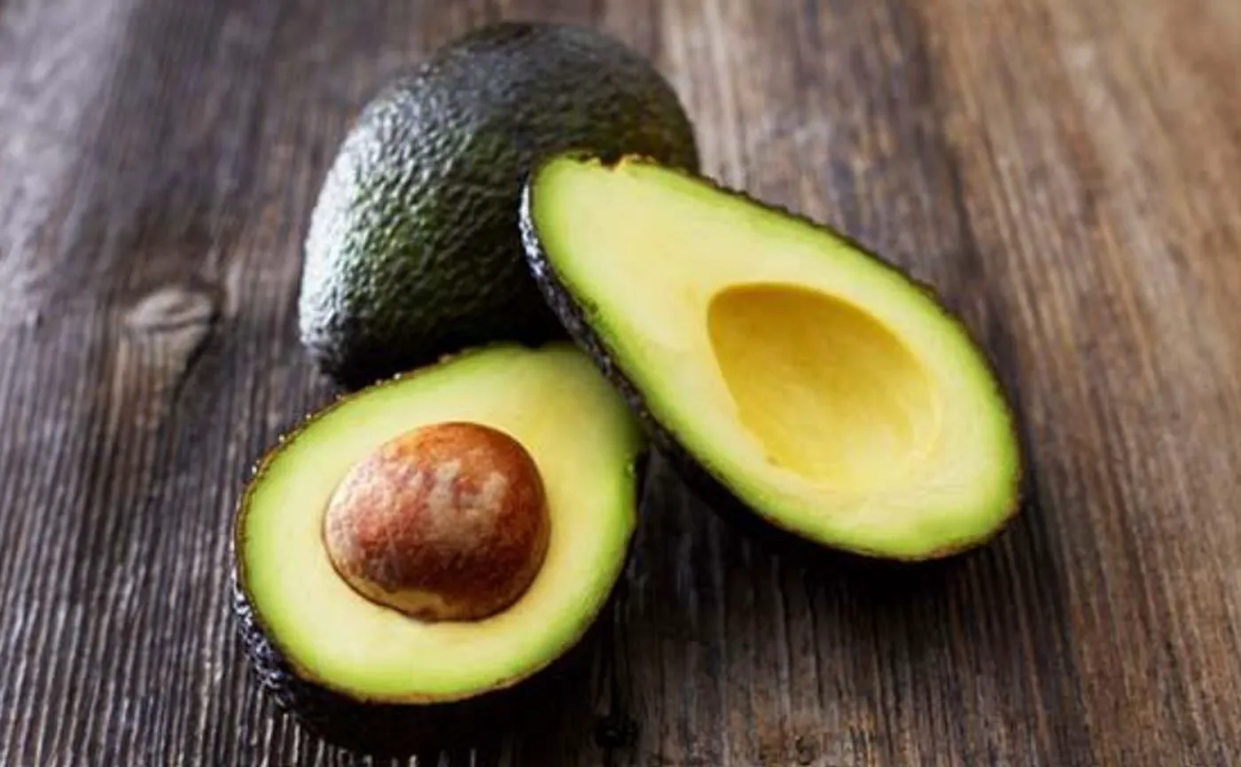 Supă cremă de avocado, rețeta perfectă pentru a slăbi după sărbători. E delicioasă și la temperatura camerei, dar și rece