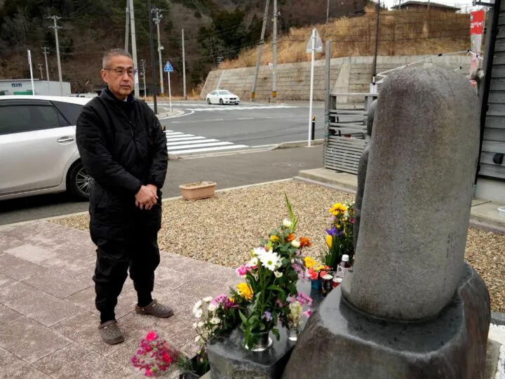 Un japonez își caută de 15 ani soția în mare, pierdută în valurile unui tsunami. Și-a dedicat viața împlinirii ultimei ei dorințe