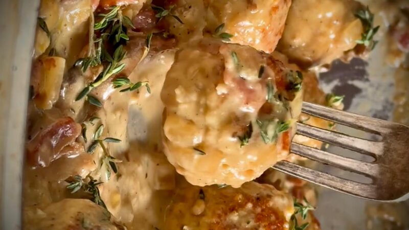 Rețeta de coq au vin, reinterpretată. Gătiți-o simplu, cu chiftele