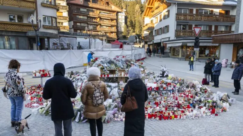 Incendiul din Crans-Montana. Huiduită de familiile victimelor, proprietara clubului din Elveția a leșinat la audieri