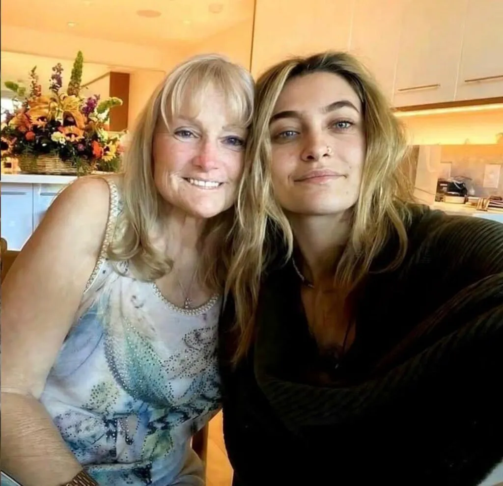 Viața retrasă a lui Debbie Rowe, fosta soție a lui Michael Jackson. Noi detalii despre cine ar fi, de fapt, tatăl copiilor artistului