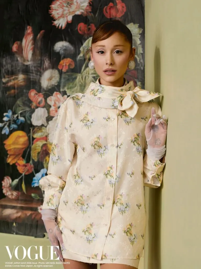 Ariana Grande are șase degete la o mână. O poză „scăpată”, cu acest detaliu, a stârnit un mega scandal