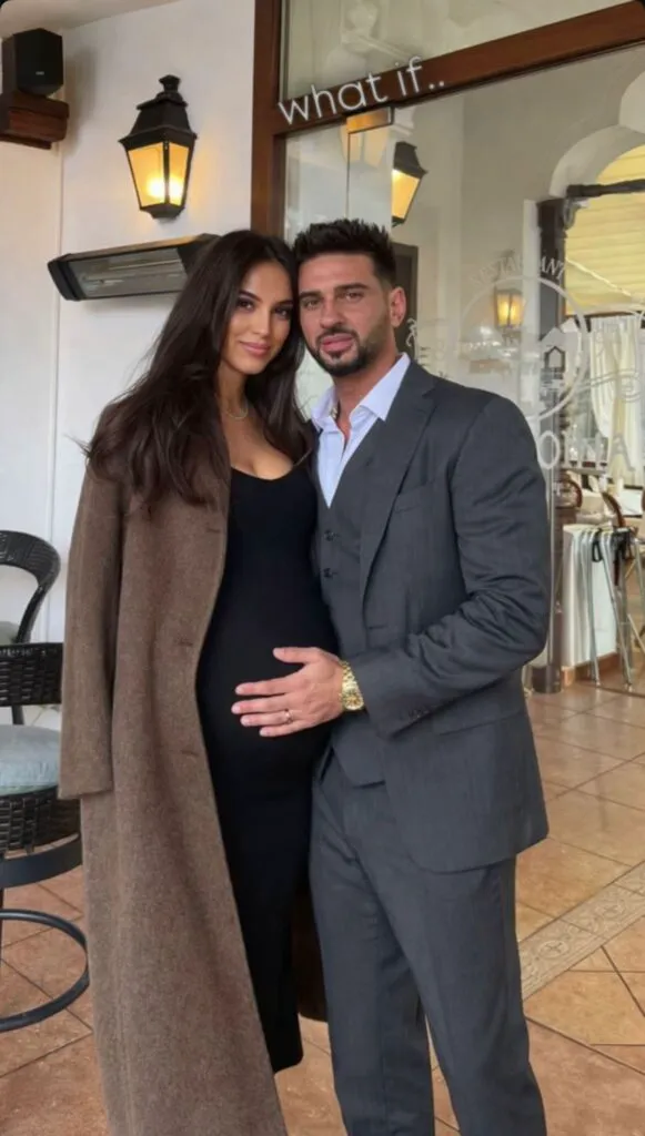 Dorian Popa pune fanii pe jar, o arată pe soție însărcinată. „Ce-ar fi…”