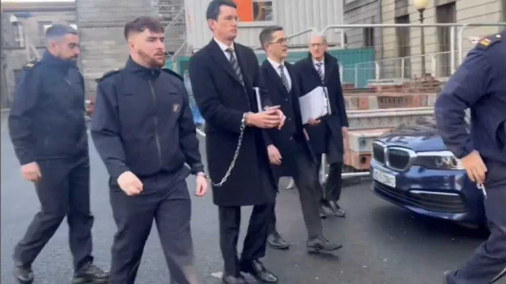 Profesorul care a refuzat să folosească pronumele transgender, arestat din nou