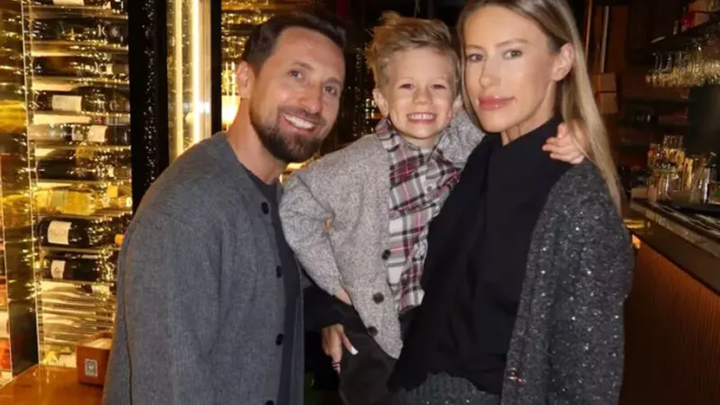 Soția și fiul lui Dani Oțil și-au găsit un nou hobby: se plimbă cu liftul. „Tiago e foarte fericit”