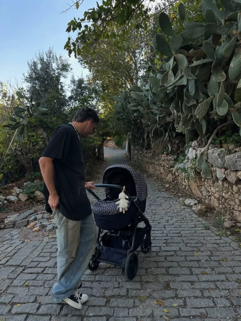 Ianis Hagi trece prin „febra primului copil”. Fiul legendarului fotbalist stârnește râsul mămicilor