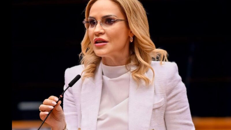 Gabriela Firea anunță marea victorie a pasagerilor de avion: Gratuitate pentru copii, check-in și compensații rapide