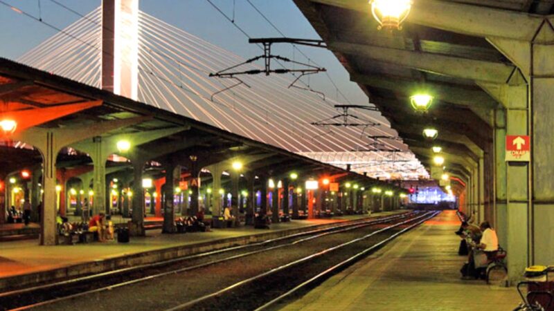 Buncărul ascuns sub cea mai aglomerată gară a României. Câți oameni se pot refugia în caz de război