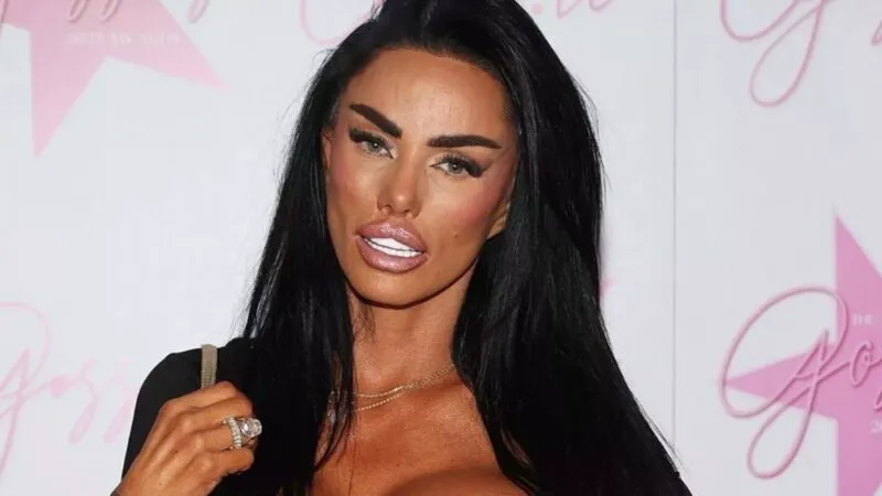 Katie Price s-a căsătorit a patra oară, după doar o săptămână de relație. La ceremonie au participat doar mirii