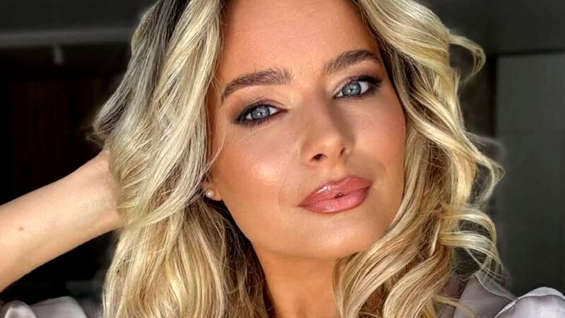 Laura Cosoi iese la război cu femeile de pe rețele care o atacă fără milă că naște al cincilea copil