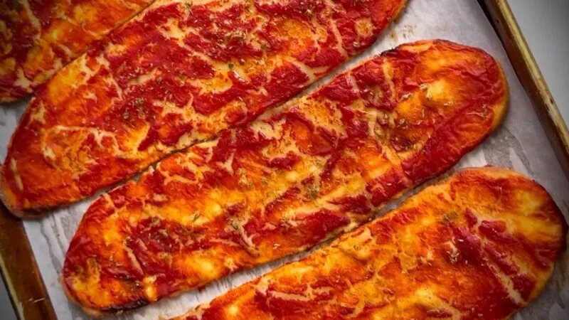Rețeta „Limbi de pizza” fără gluten, cu iaurt grecesc și ulei de măsline