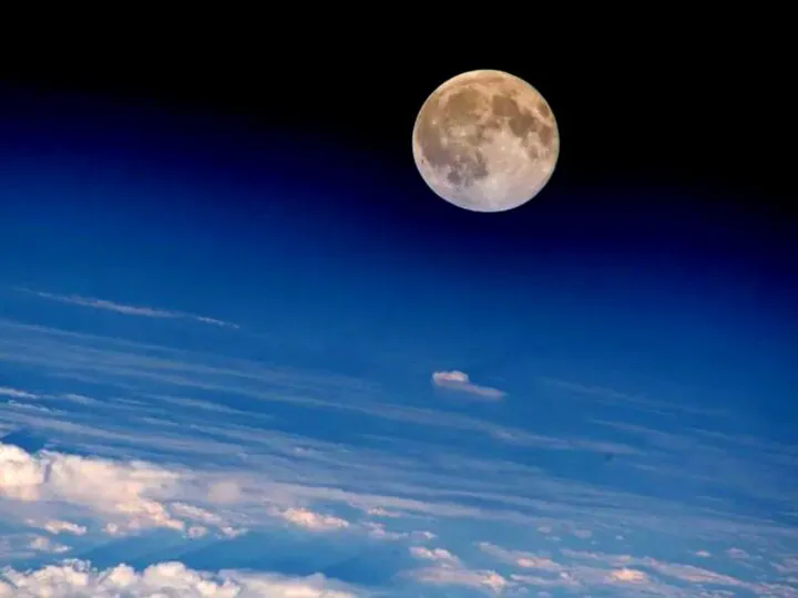 Fenomenul Luna zăpezii, de la tradiții la spectacol ceresc