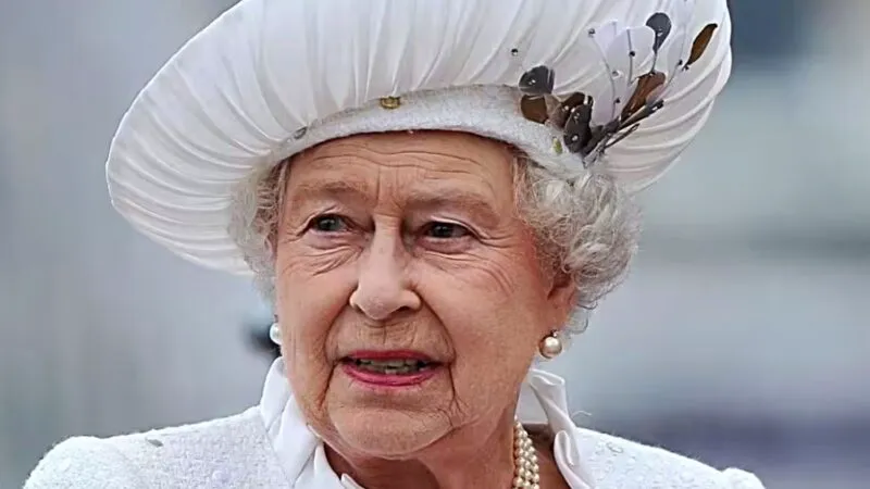 Albastrul, culoarea divorțului în familia regală britanică. Cum a prezis regina Elisabeta sfârșitul mariajelor