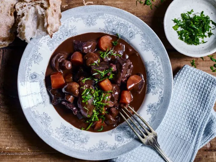 Tocănița de iarnă franțuzească care nu se uită. Rețeta încântă simțurile