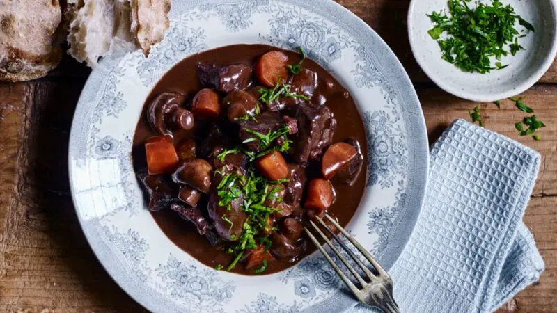 Tocănița de iarnă franțuzească care nu se uită. Rețeta încântă simțurile