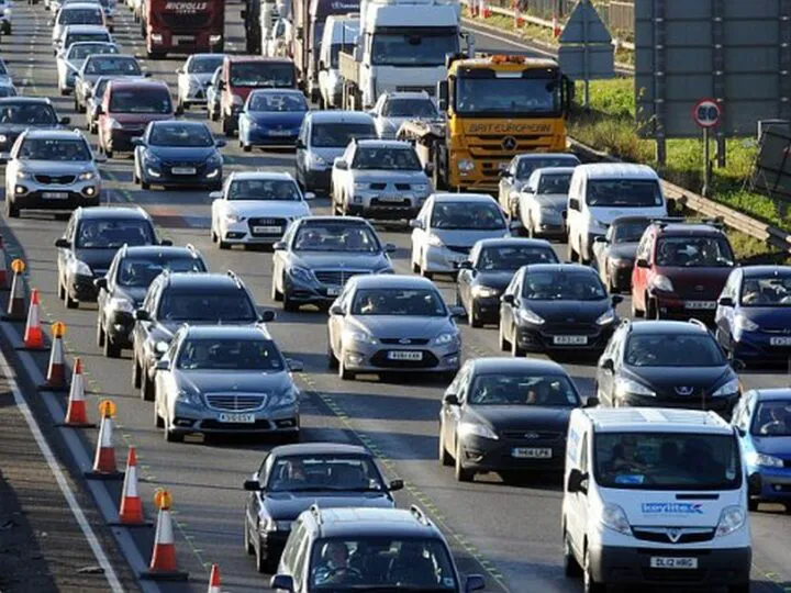 Vedetele au fugit din vilele lor de lângă DN1, Centură și Pipera. Au avut un motiv puternic