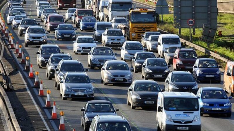 Vedetele au fugit din vilele lor de lângă DN1, Centură și Pipera. Au avut un motiv puternic