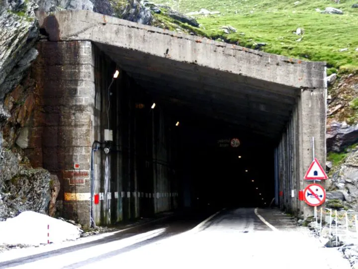 Tunelul Capra-Bâlea, cel mai lung tunel rutier din România. Povestea ascunde secrete întunecate