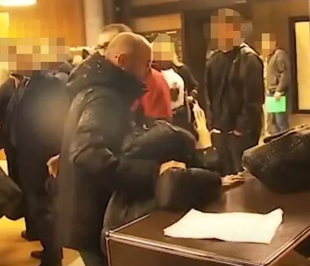 Incendiul din Crans-Montana. Huiduită de familiile victimelor, proprietara clubului din Elveția a leșinat la audieri 