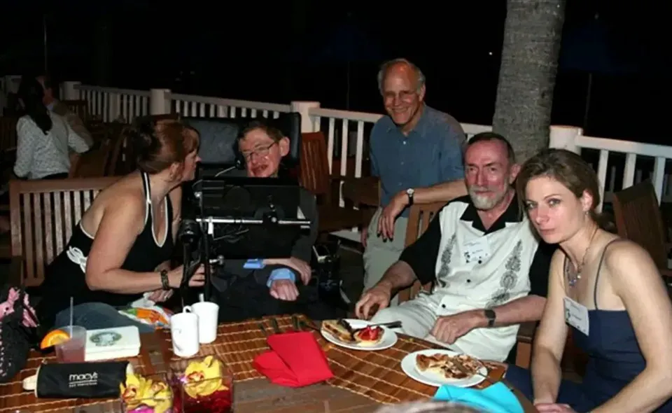 Șoc în dosarele Epstein. Au apărut fotografii explozive cu Stephen Hawking 