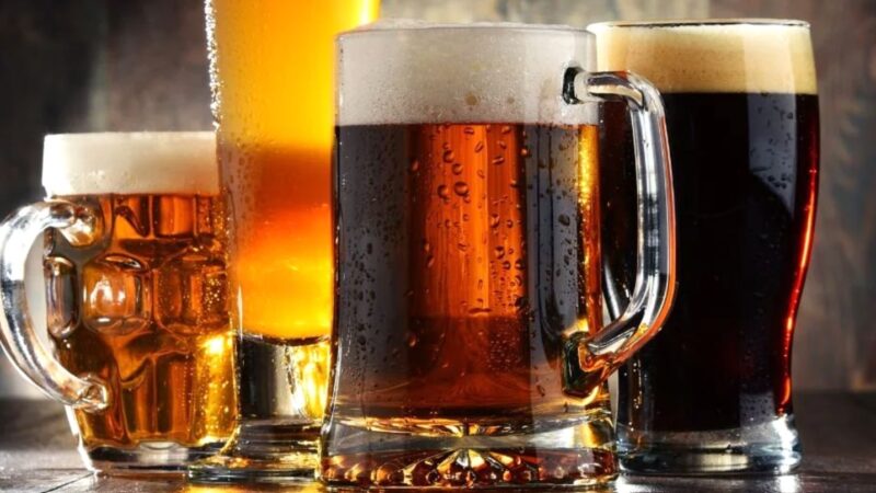 Bancuri. Te iubesc! Vorbești tu sau berea? Leșini de râs ce urmează!